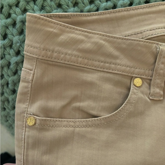 🧡🖤TORY BURCH🖤🧡 Khaki Denim Capri with Logo on Back Pockets Sz29 - Picture 7 of 10